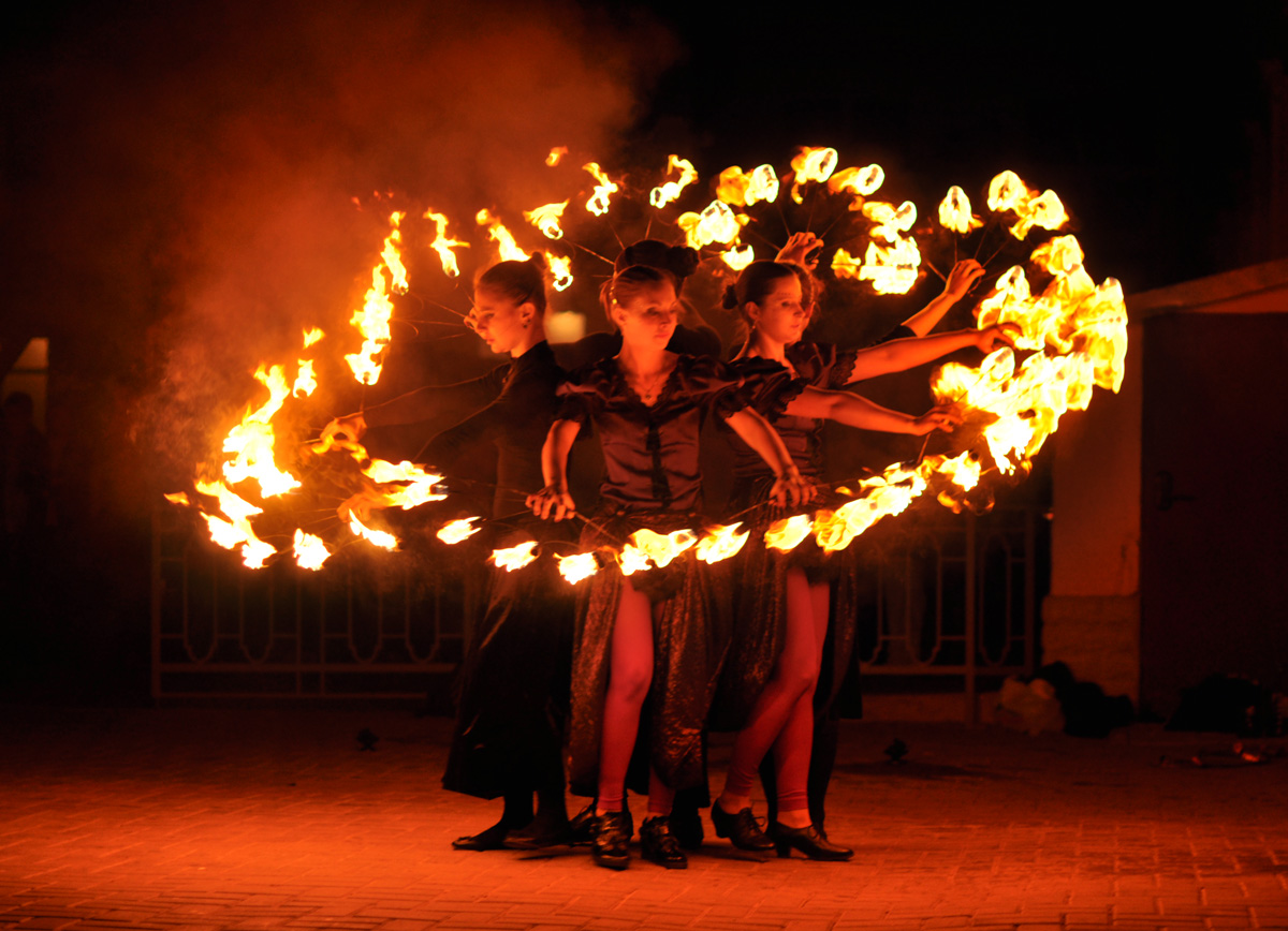 Огненное шоу в Алматы